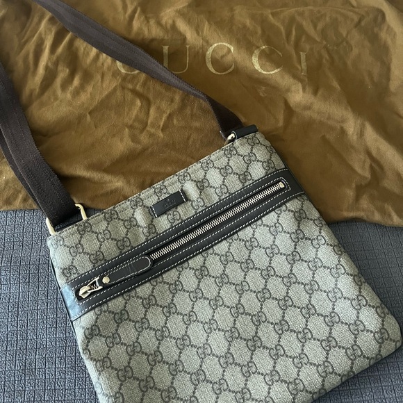 Gucci canvas messenger bag. Used. - Picture 6 of 8